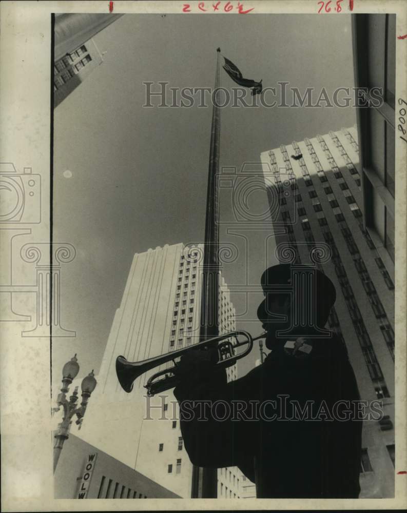 1969 Press Photo University of Houston ROTC cadet Jesse Blanco plays at rally