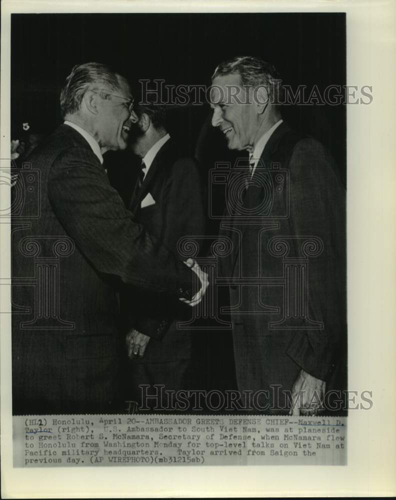 1965 Press Photo Maxwell Taylor, Robert McNamara in Hawaii for Vietnam talks