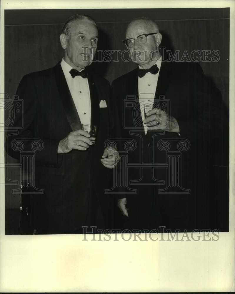 1969 Press Photo General Maxwell Taylor and General Omar Bradley visit at event