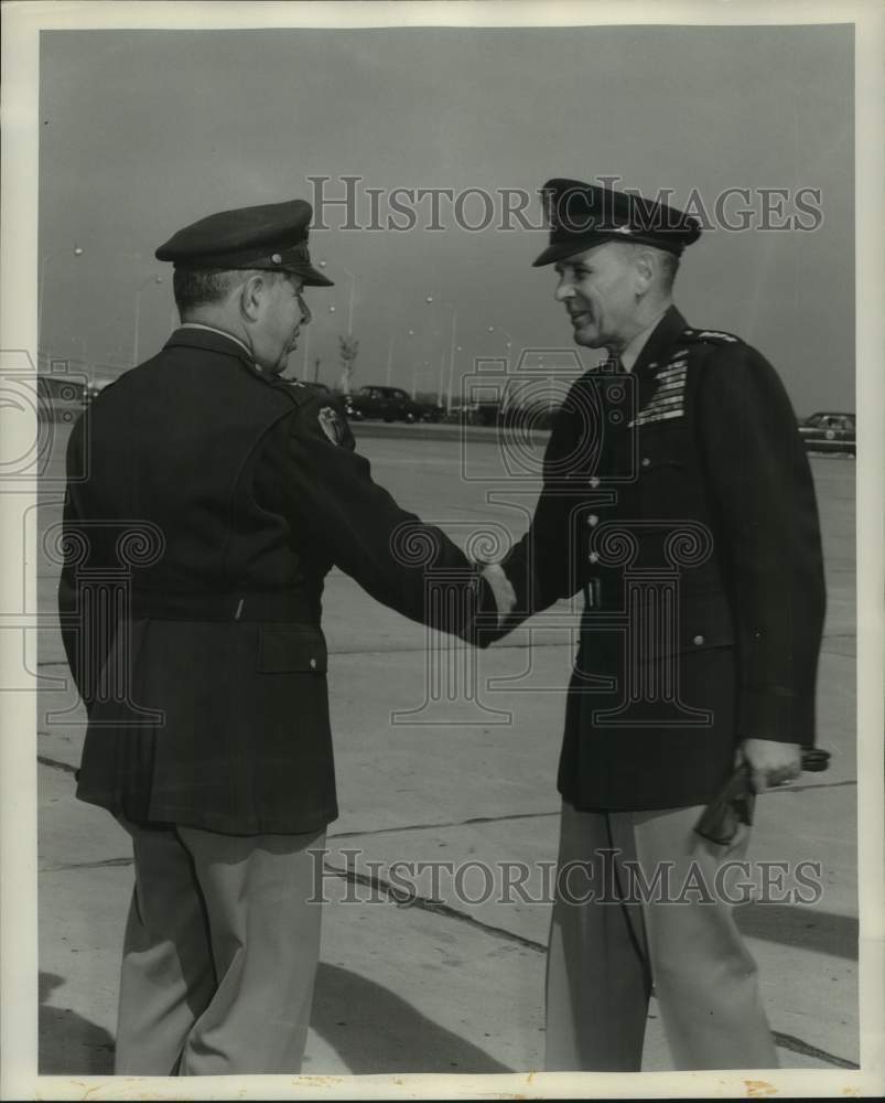 1956 Press Photo General Maxwell D. Taylor shakes officer's hand; Houston AFB