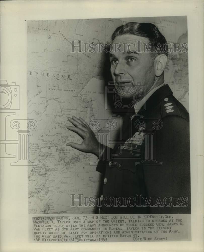 1953 Press Photo Lt. Gen. Maxwell Taylor uses map to brief DC news conference