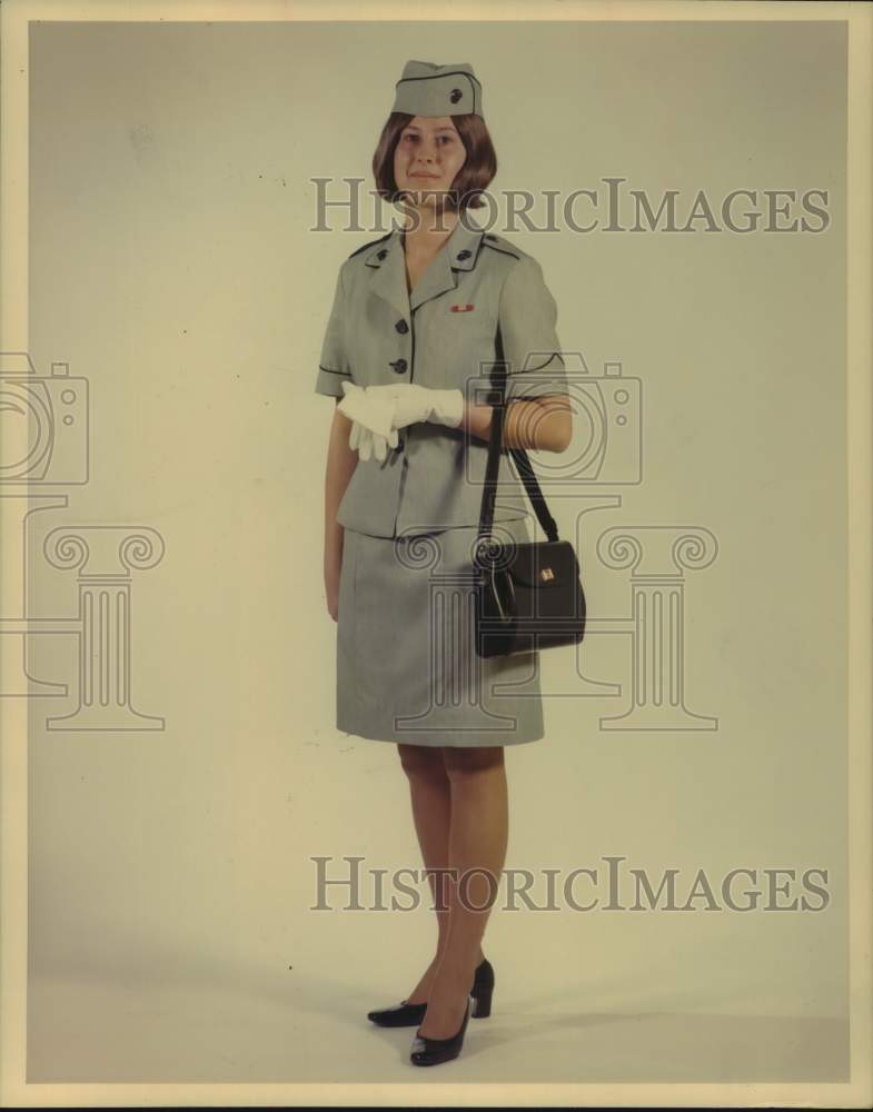 1973 Press Photo Private P. A. Schoemaker models new summer Marine uniform