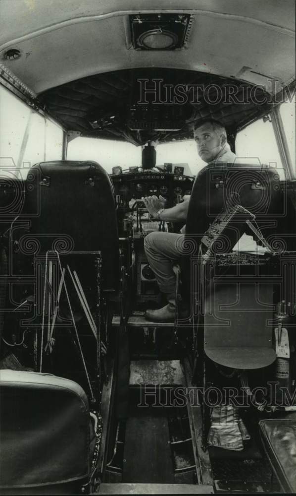 1976 Press Photo Charles Angel in cockpit - Confederate Air Force - hcm00242