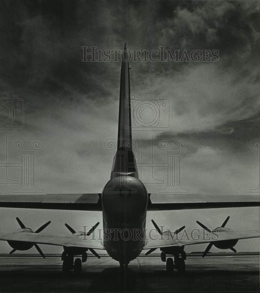 1976 Press Photo Confederate Air Force B-29 plane on runway - hcm00248