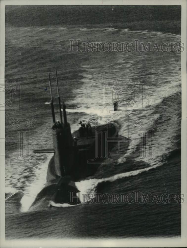 1961 Press Photo Atomic submarine, USS George Washington heads for open seas