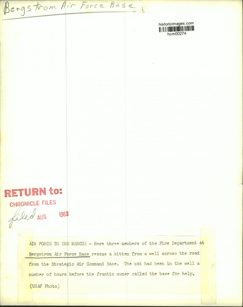 1963 Press Photo Bergstrom AFB firemen rescue kitten from well - Texas