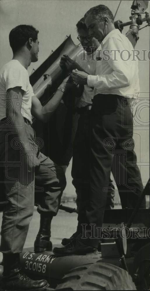 1964 Press Photo Bell Helicopter's Ducayet in Vietnam to see Huey's performance