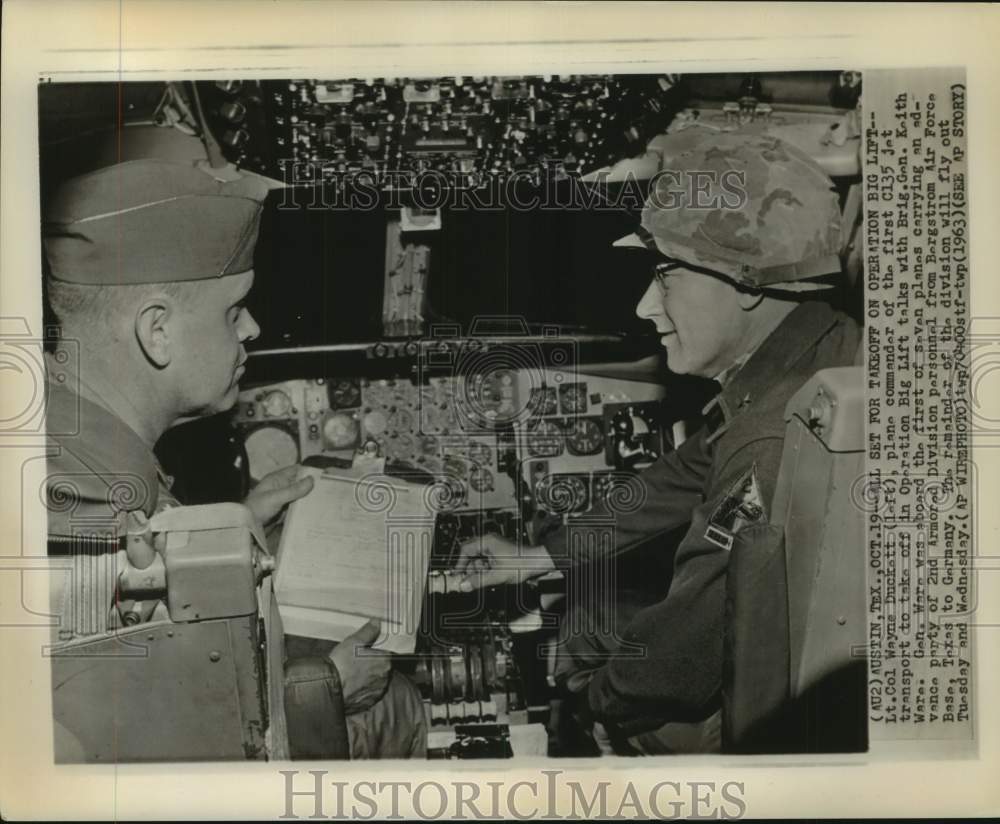 1963 Press Photo Lt. Col. Duckatt, Brig. Gen. Ware; Operation Big Lift; Texas