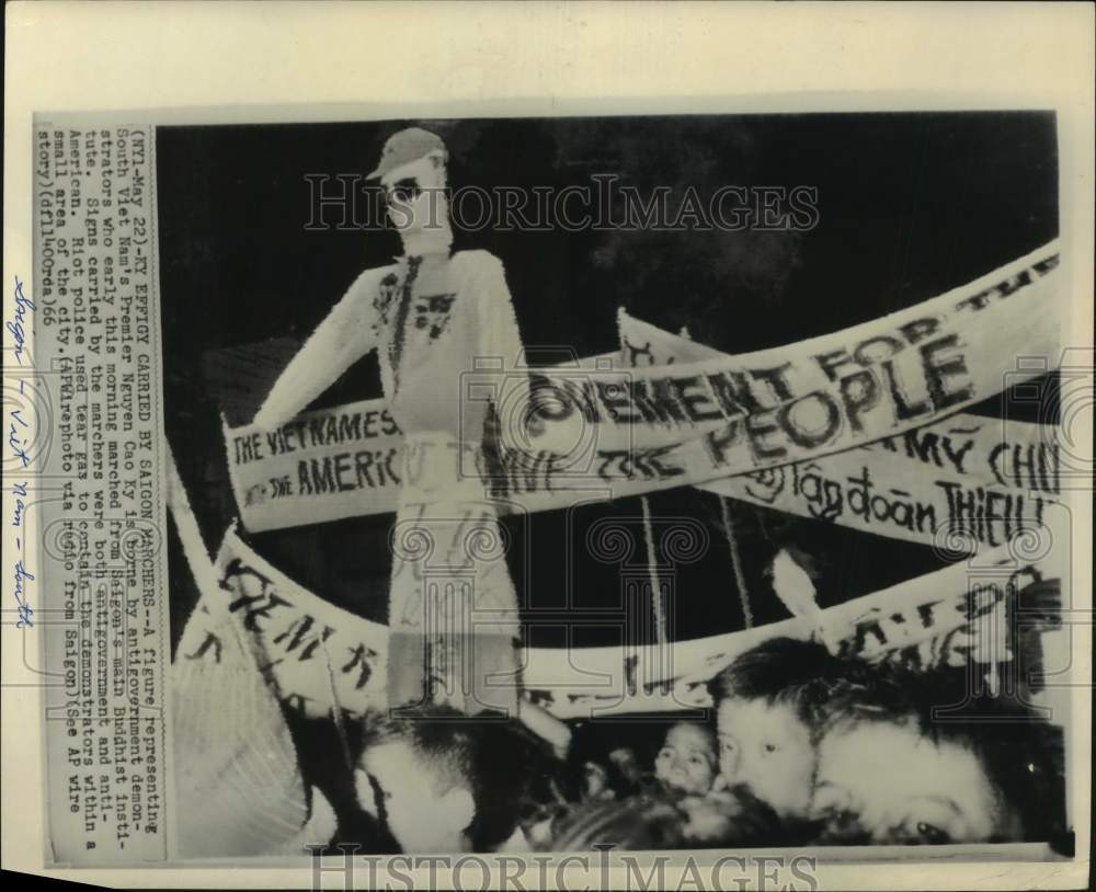 1966 Press Photo Effigy carried by Saigon marchers - Anti-government, Anti-U.S.