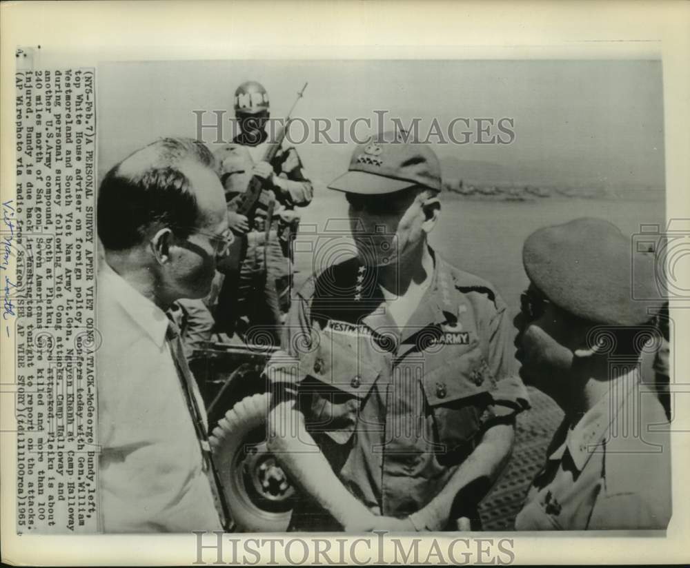 1965 Press Photo Top officials confer at Camp Halloway after attacks; S. Vietnam