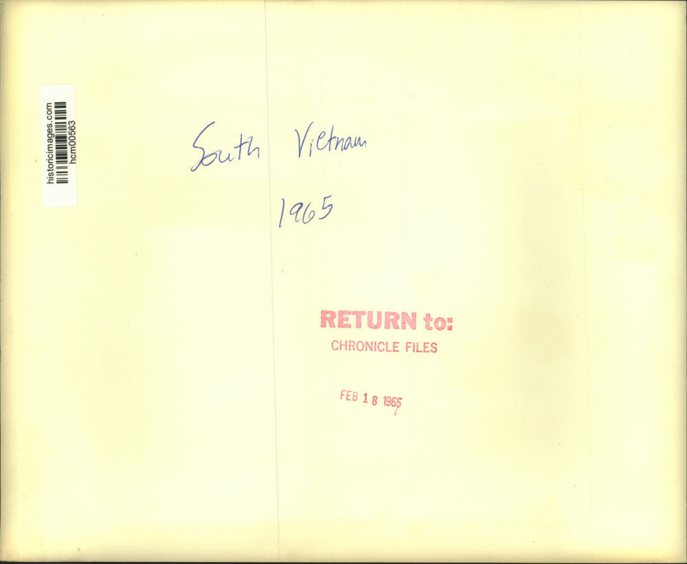 1965 Press Photo Amb. Maxwell Taylor talks to AP5 Robert Marshall in Vietnam