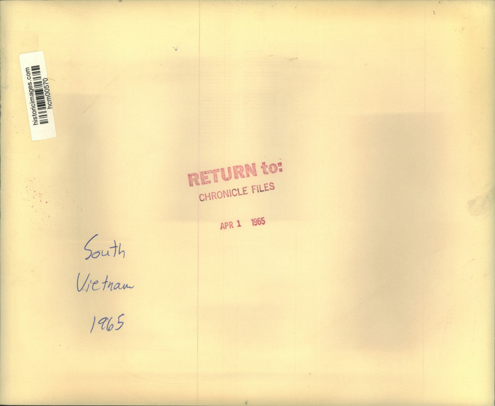 1965 Press Photo Cpl. Richard Jossendal clears brush with flamethrower; Vietnam