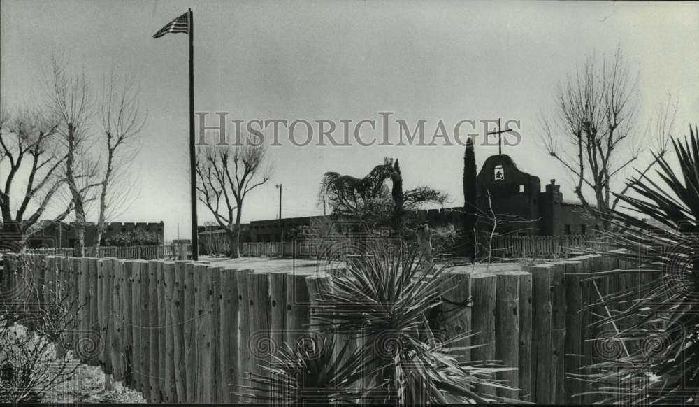 1976 Press Photo Mission at Fort Bliss, Texas - American flag - hcm00608
