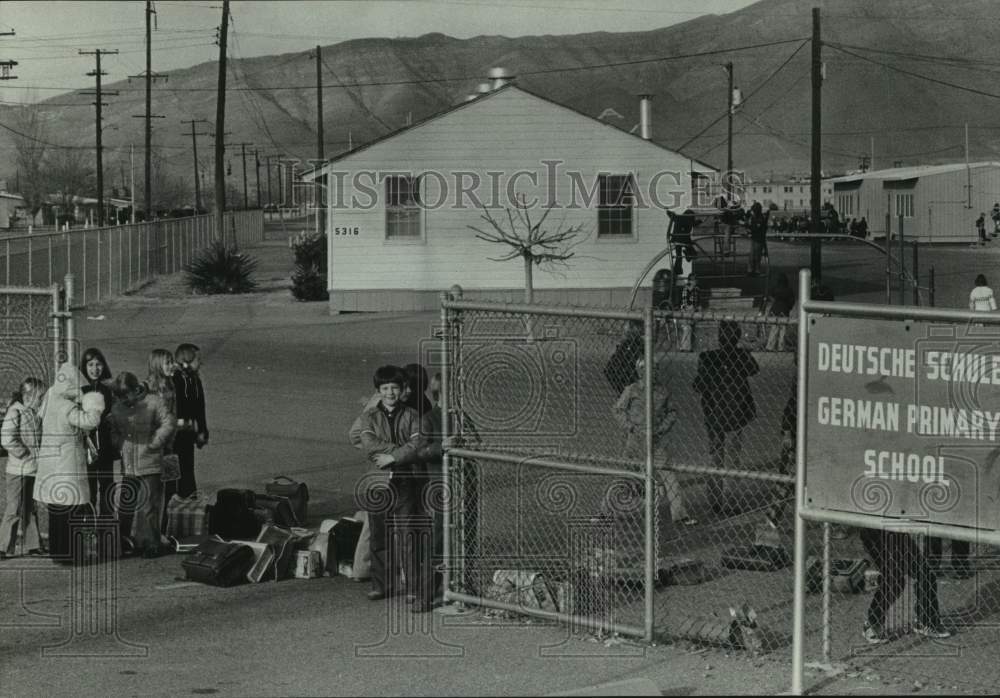 1976 Press Photo Students wait at gate of German Primary School - Ft. Bliss, TX