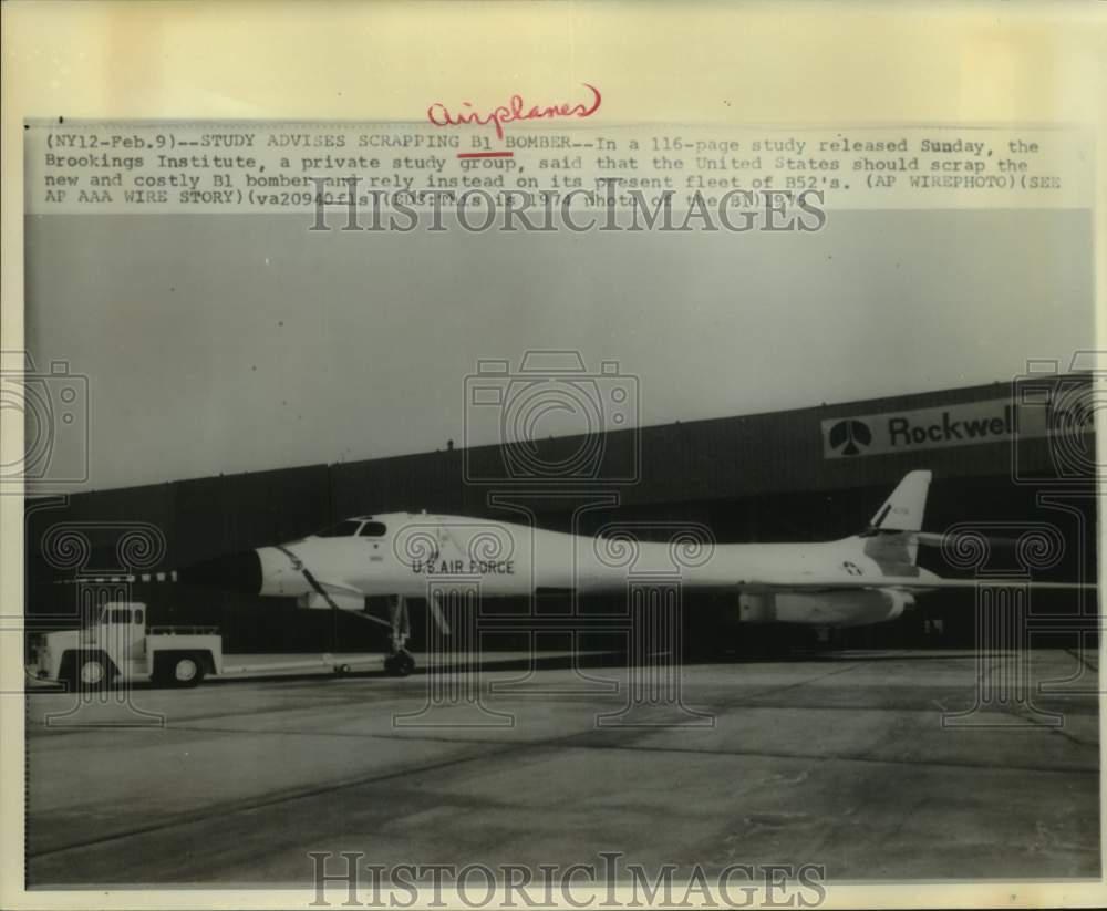 1976 Press Photo U.S. Air Force B-1 Bomber - hcm00672