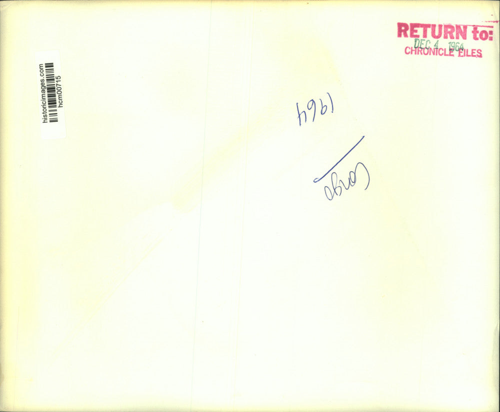 1964 Press Photo Stanleyville victim carried from rescue plane - The Congo