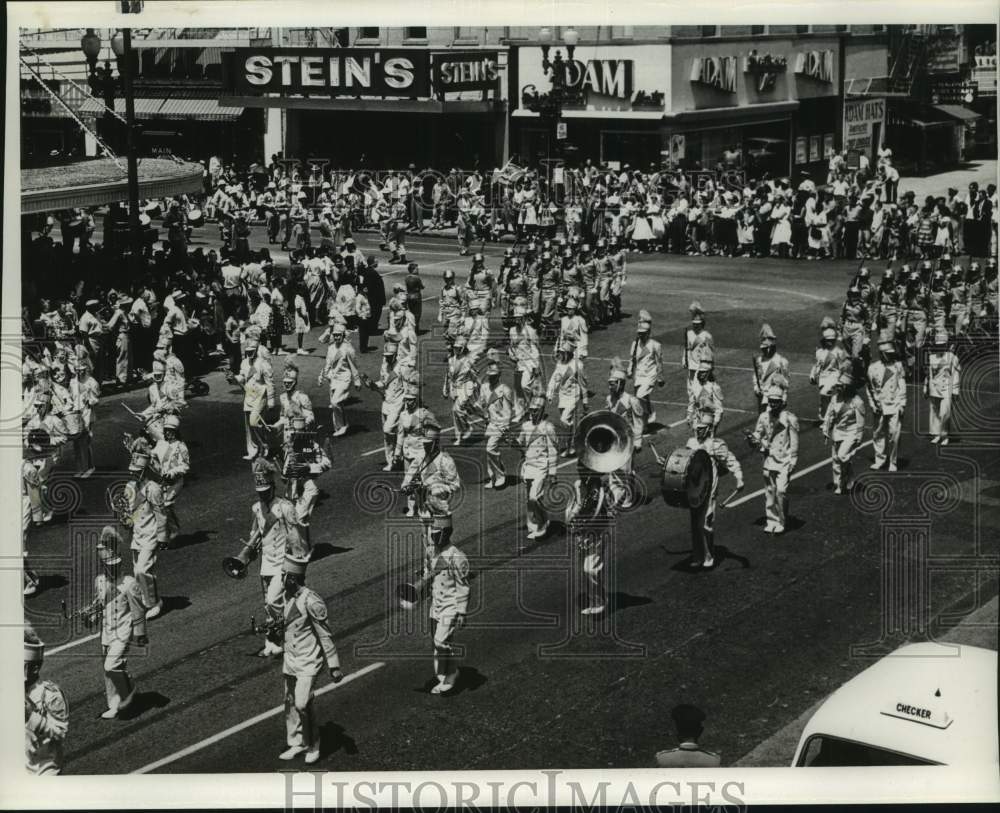 1960 Press Photo Marching band performs - Houston&#39;s Armed Forces Day parade