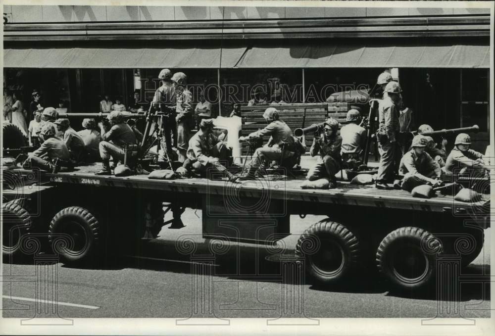 1960 Press Photo Soldiers ride flatbed - Armed Forces Day parade, Houston