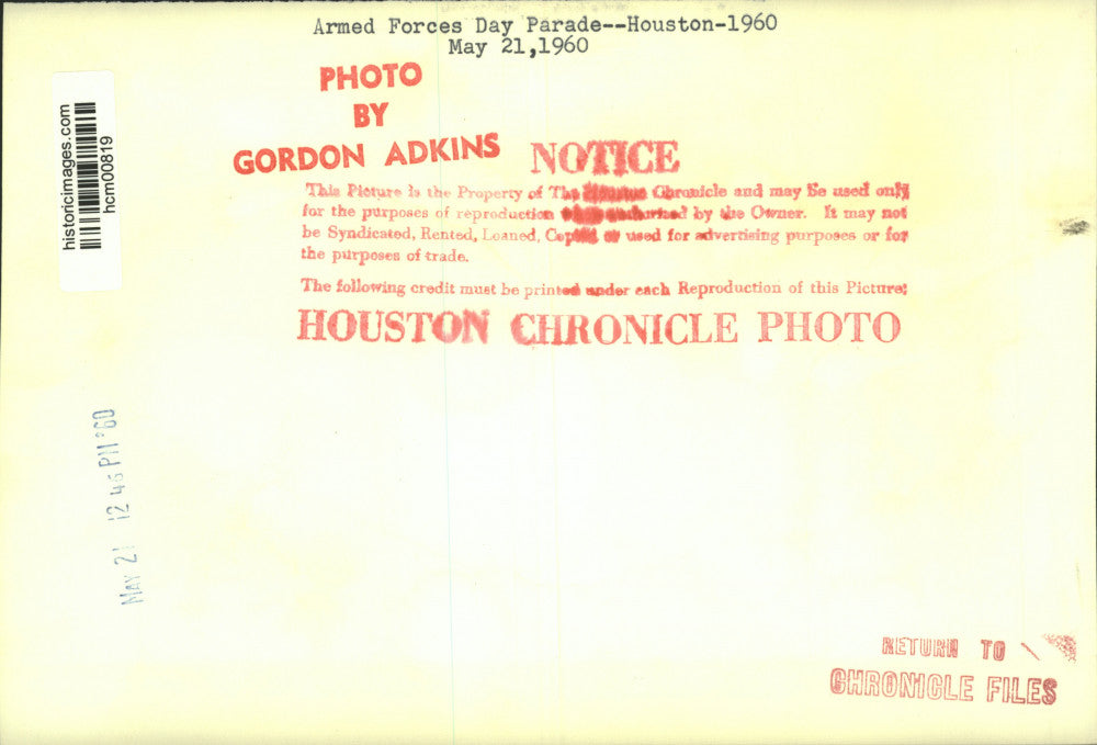 1960 Press Photo Soldiers ride flatbed - Armed Forces Day parade, Houston