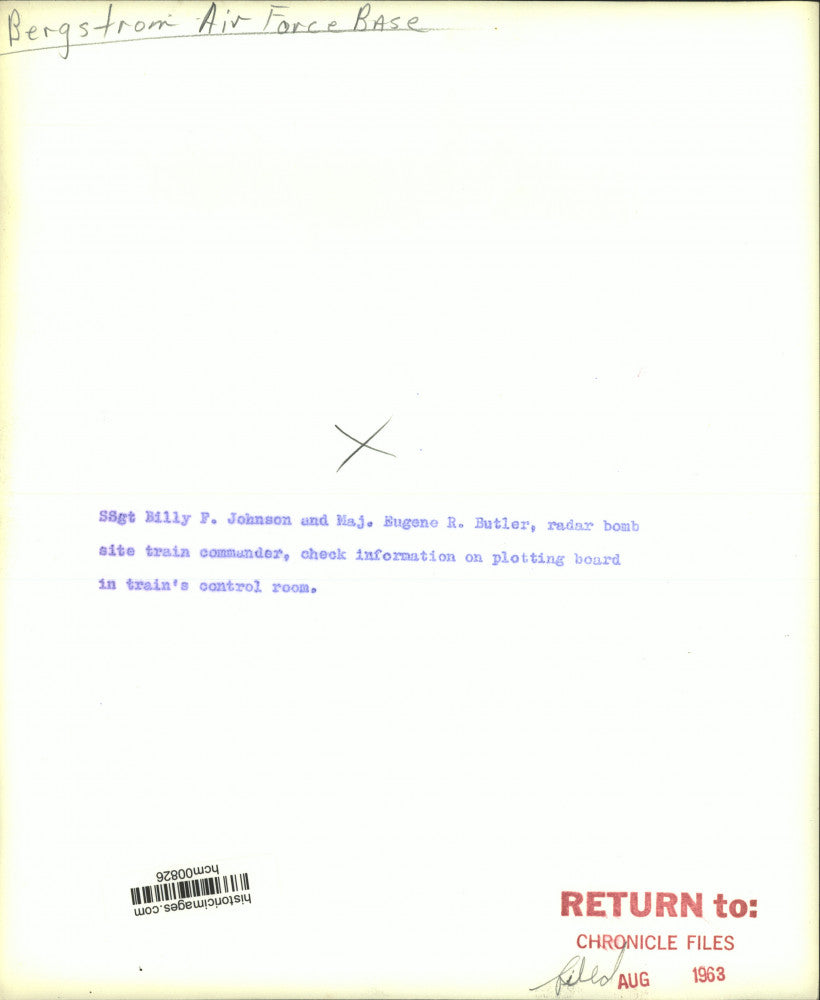1963 Press Photo SSgt Johnson, Maj. Butler; radar bomb site train, Bergstrom AFB