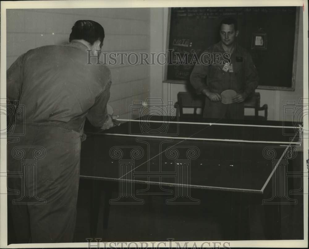 1961 Press Photo Cpts Frank Petty, William Moore play ping pong; Bergstrom AFB