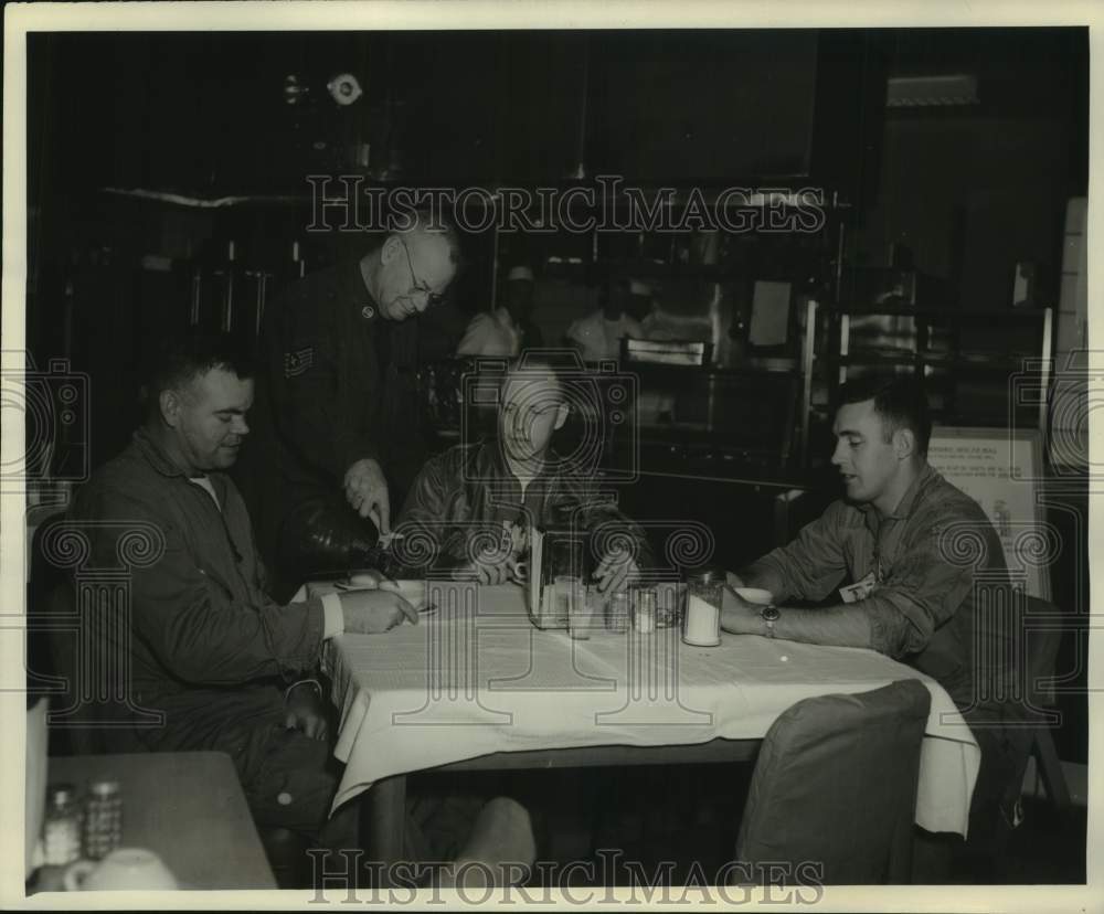 1961 Press Photo Bergstrom Air Force Base Alert Force members in dining hall