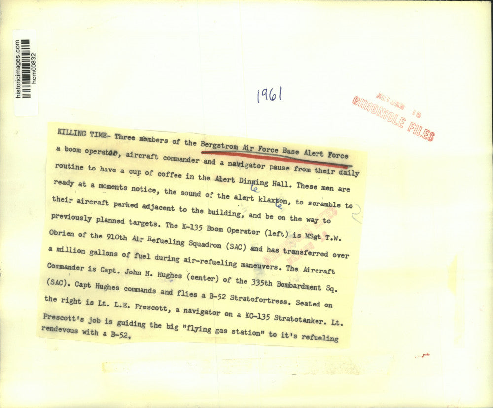 1961 Press Photo Bergstrom Air Force Base Alert Force members in dining hall