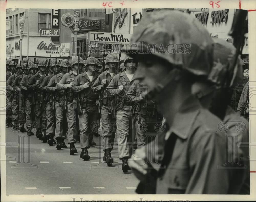 1965 Press Photo U.S. servicemen march in Houston's Armed Forces Day parade
