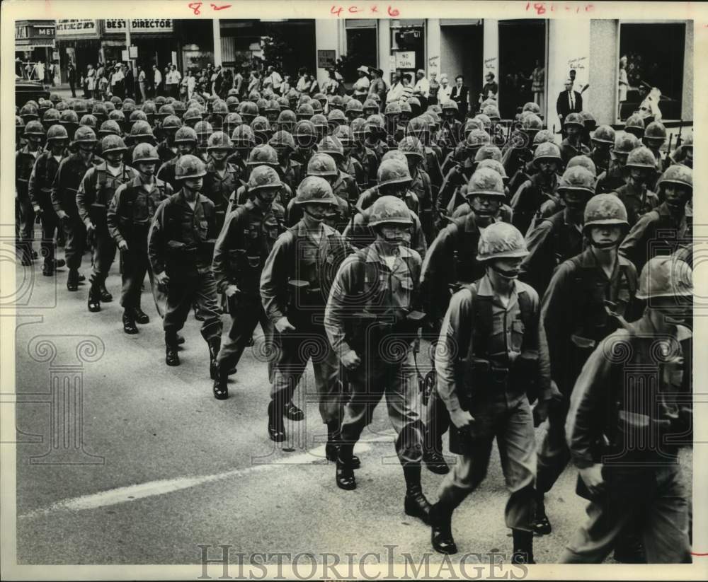 1968 Press Photo Ft. Polk infantrymen march in Houston's Armed Forces Day parade