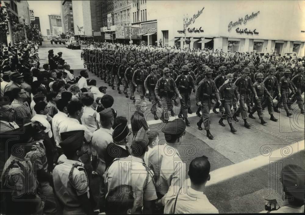 1966 Press Photo Troops march past observers; Armed Forces Day parade, Houston