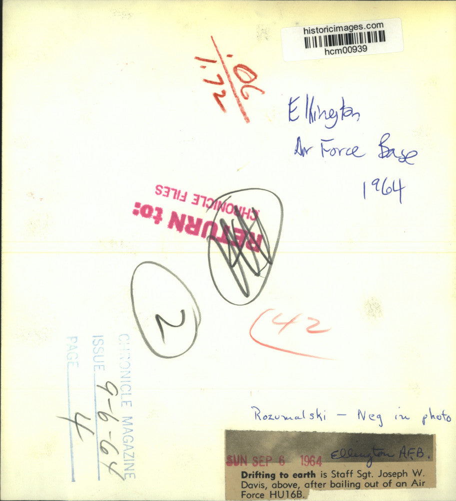 1964 Press Photo SSgt Joseph Davis bails out of HU16B plane at Ellington AFB