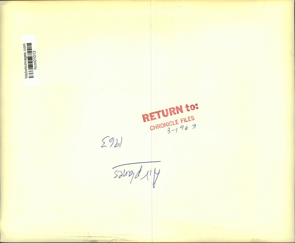 1963 Press Photo Soviet Badger bomber flying over U.S. Navy carrier off Japan