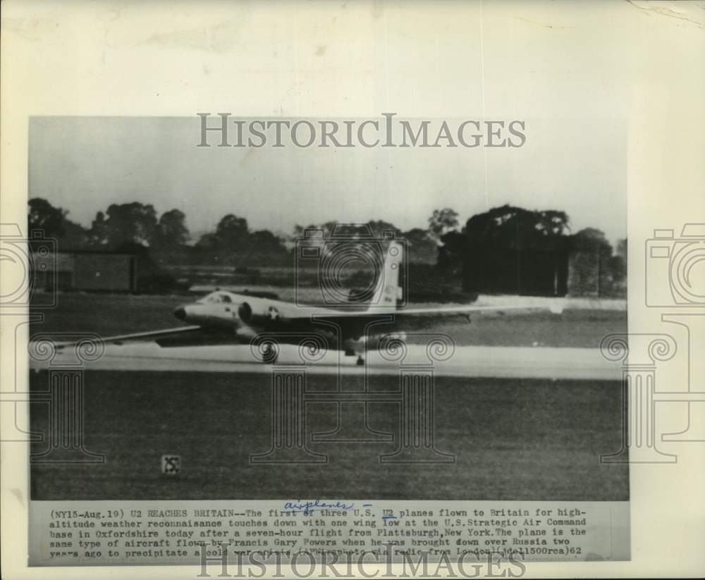 1962 Press Photo U.S. U-2 plane lands; Oxforshire Strategic Air Command base
