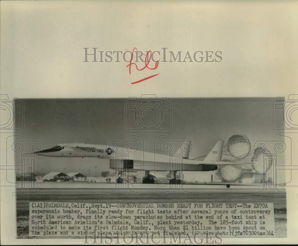1964 Press Photo Supersonic bomber, XB-70 with slow-down parachutes out; CA