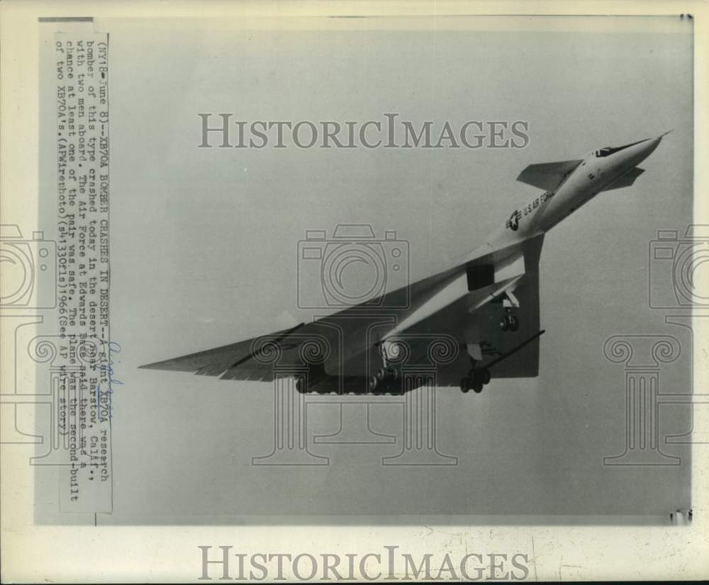 1966 Press Photo USAF XB-70A bomber of this type crashed near Barstow, CA