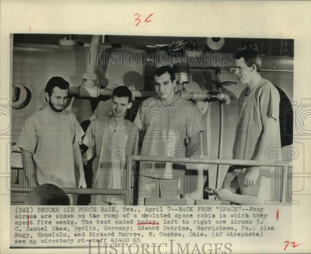 1965 Press Photo Airmen on ramp of simulated space cabin; Brooks AFB, Texas
