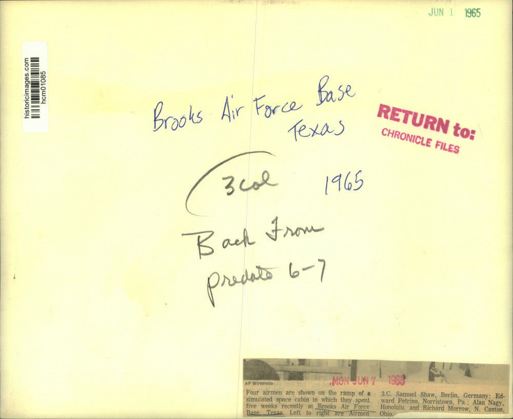 1965 Press Photo Airmen on ramp of simulated space cabin; Brooks AFB, Texas