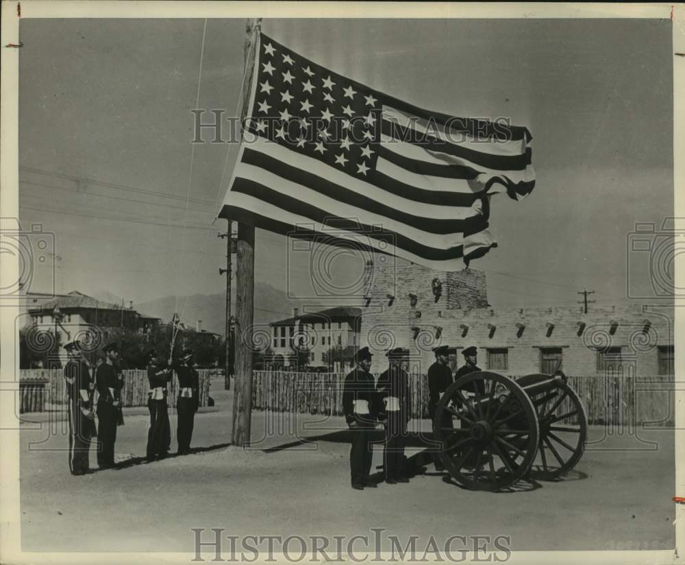1953 Press Photo Reenactment of 1848 at Fort Bliss Replica by Army troops