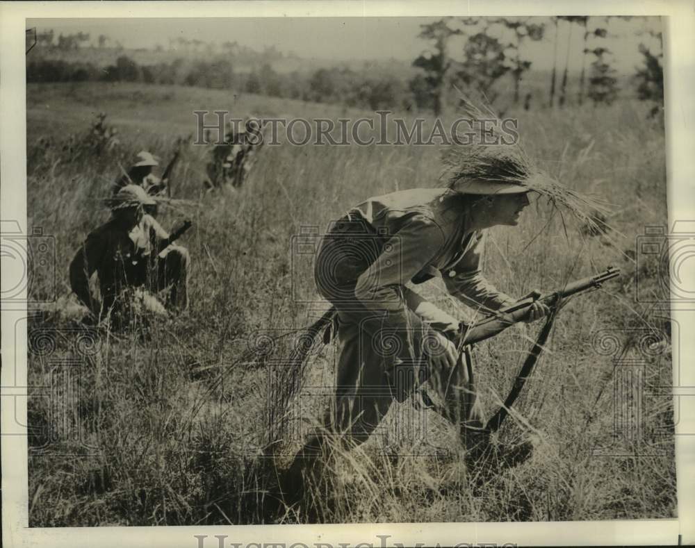 1939 Press Photo West Point grads advance through sage field - Ft. Benning, GA