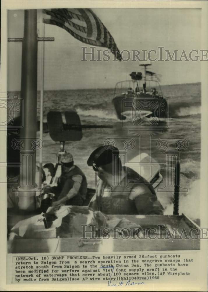1965 Press Photo Soldiers on gunboats return from mangrove search; Vietnam