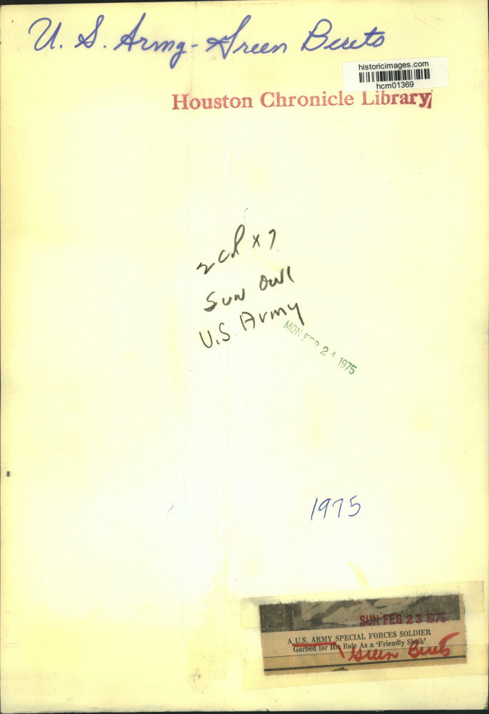 1975 Press Photo Army Green Beret dressed as sheik - hcm01369