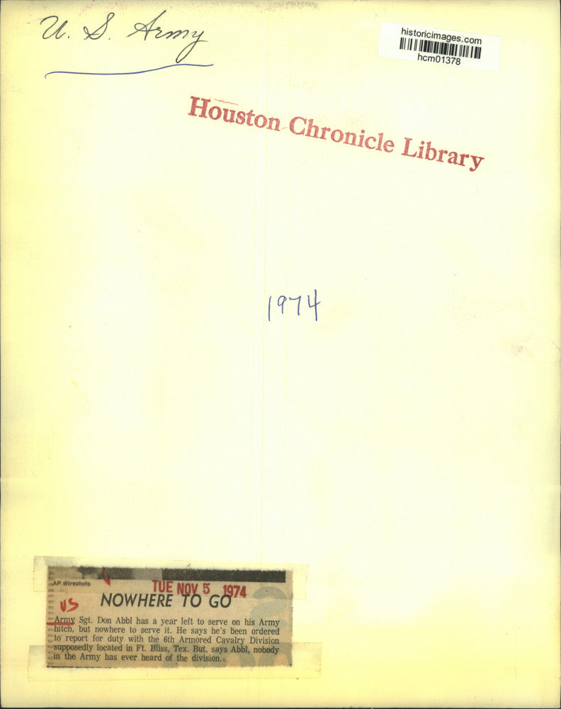 1974 Press Photo Army Sgt. Don Abbl readers his orders; 6th Armored Cavalry, TX