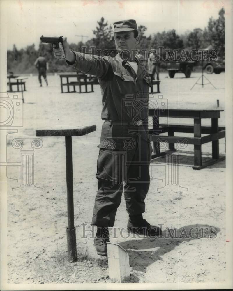1959 Press Photo Texas Army Reserve taking aim on firing range - hcm01407