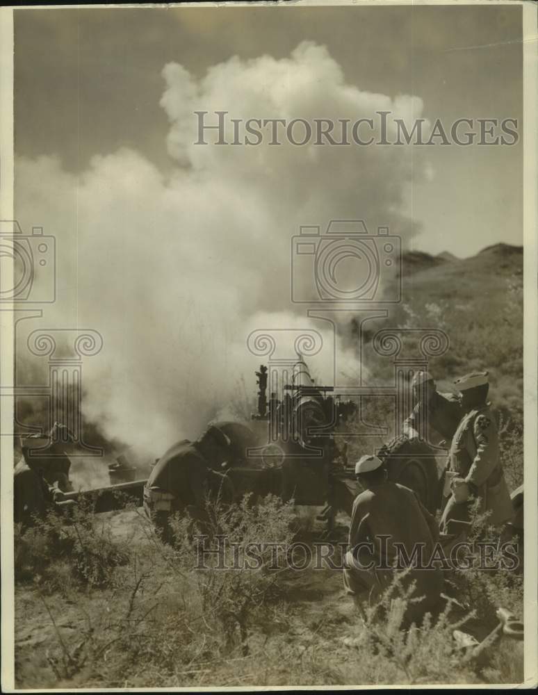 1939 Press Photo U.S. Army soldiers fire weapon - hcm01434
