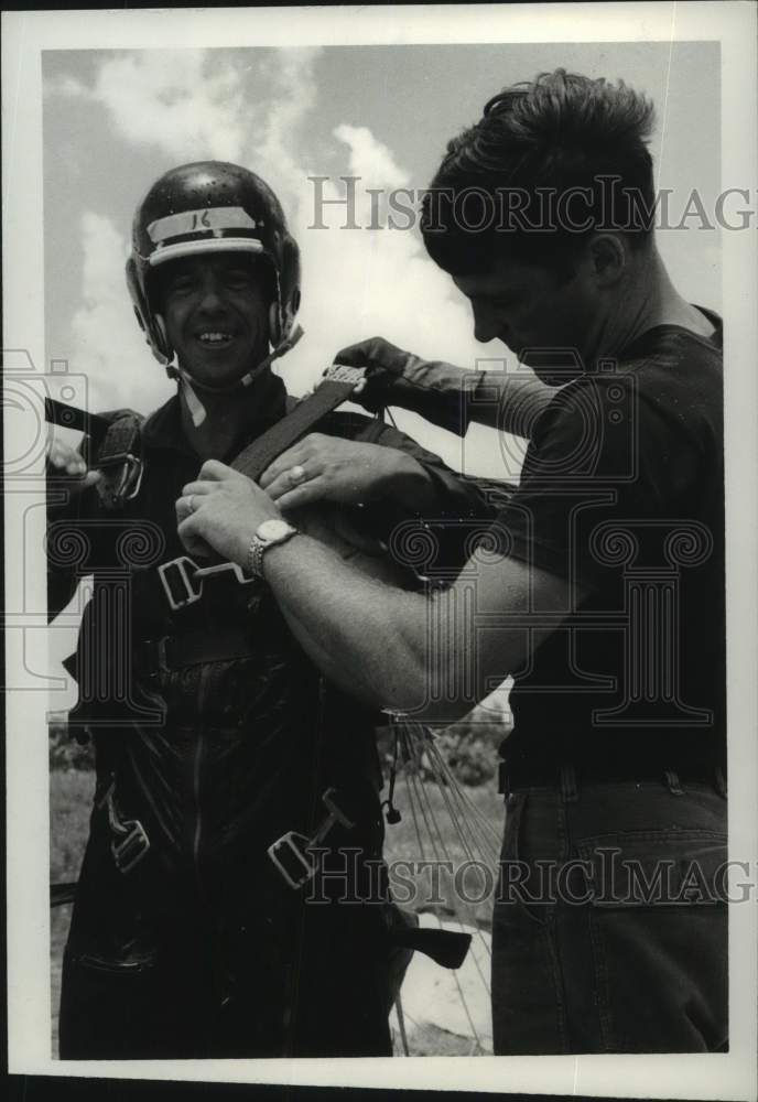 1968 Press Photo USAF Alan Shepard, John Yanger - ADC Life Support School; TX
