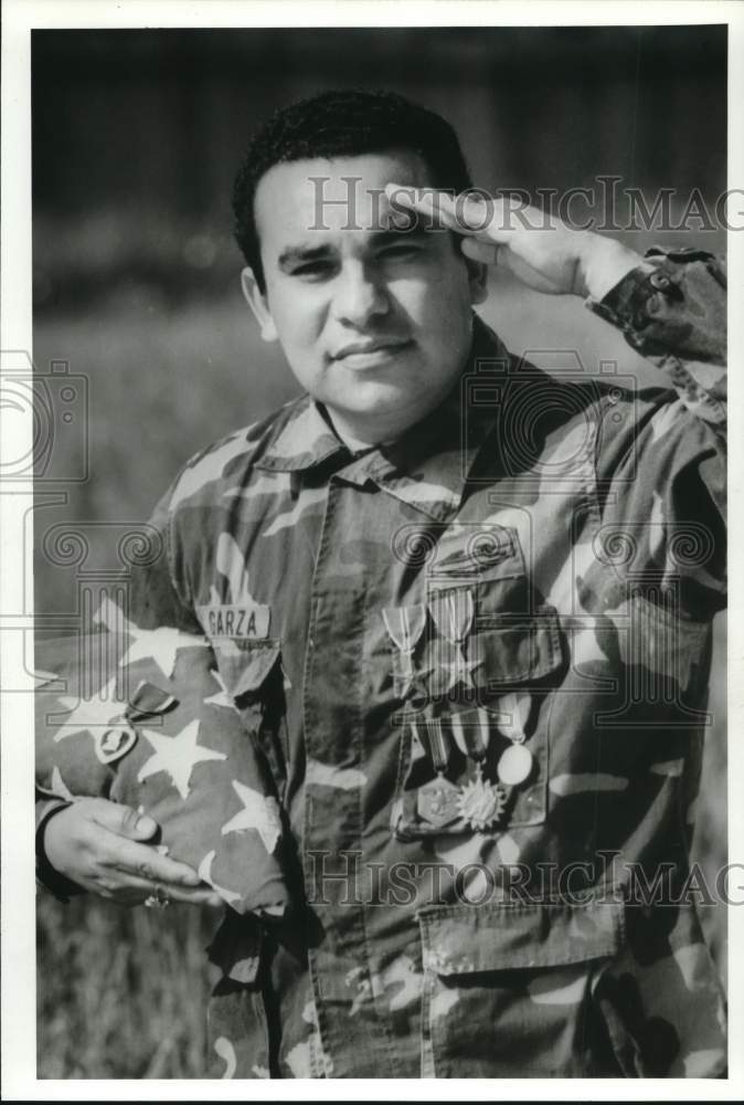 1985 Press Photo Vietnam Veteran Carlos Garza - hcm03051