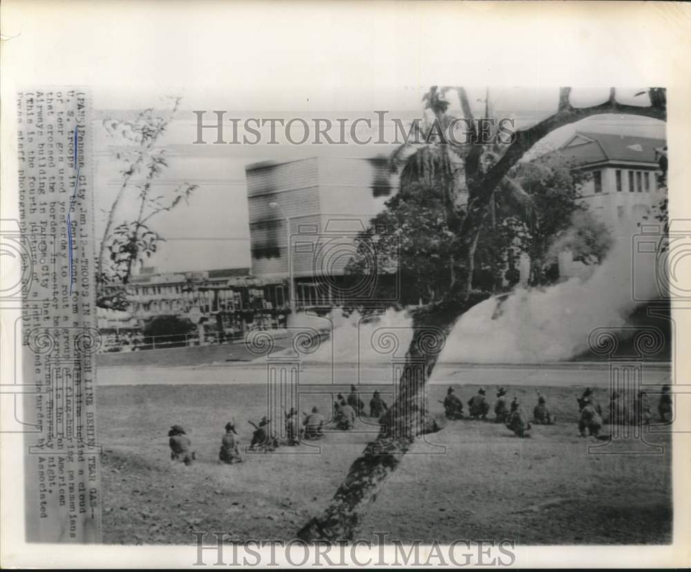 1964 Press Photo American Troops Tear Gas Protesters in Panama City - hcm03313