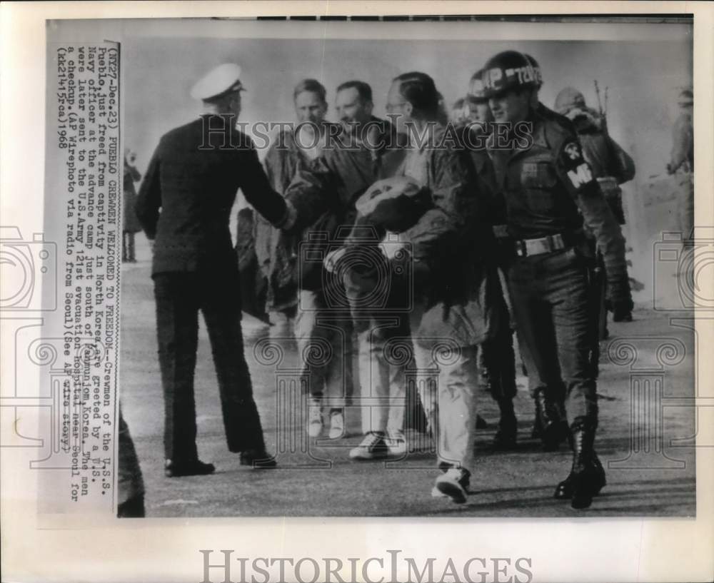 1968 Press Photo U.S.S. Pueblo Crewmen Released at Camp Near Panmunjom, Korea- Historic Images