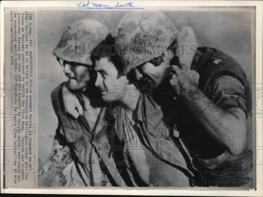 1965 Press Photo Marines at Evacuation Area Near Van Tuong, South Vietnam