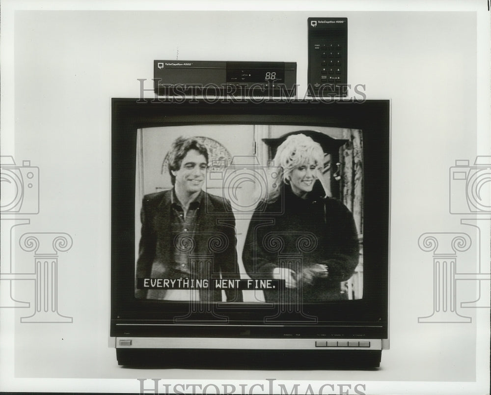 1990 Press Photo TV show "Who's the Boss?" shown with captioning - hcp00501